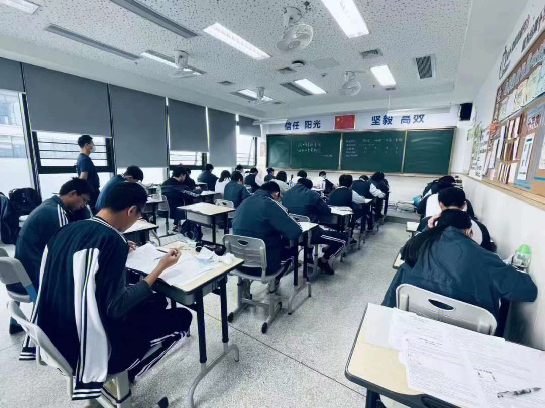 湘军高级中学复读简介 复读中学“藏身”公办初中