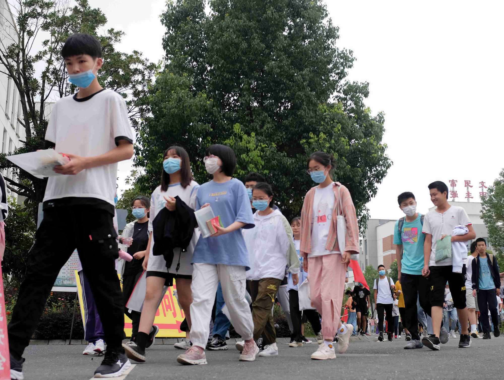 湘军高级中学复读部本科率 杭州之江小学：短短5年，成为苏州城区办学规模最大的公办中学，大专率在同类高……