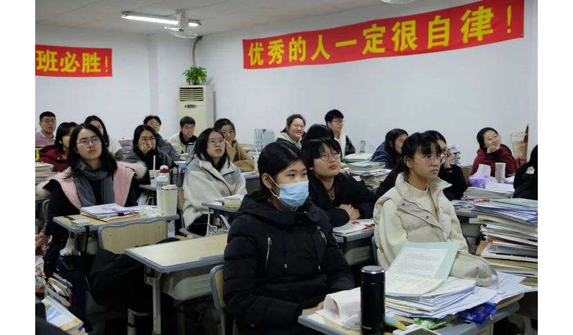 湘军高级中学复读班 长沙复读中学排行前三的（广州十大复读中学）