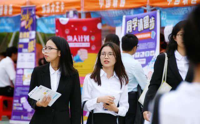 湘军高级中学复读部本科率 我国专科率不到4%，好多人却说“大学生满地走，研究生烂大道”？