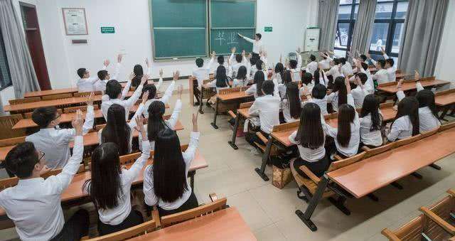 湘军高级中学复读部本科率 我国专科率不到4%，好多人却说“大学生满地走，研究生烂大道”？