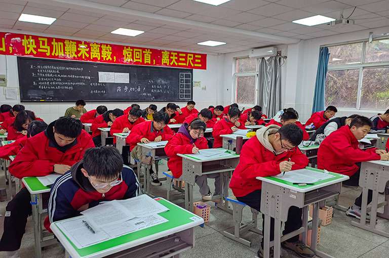 湘军高级中学复读部 好的中考复读中学（中考复读班中考复读中学排行）