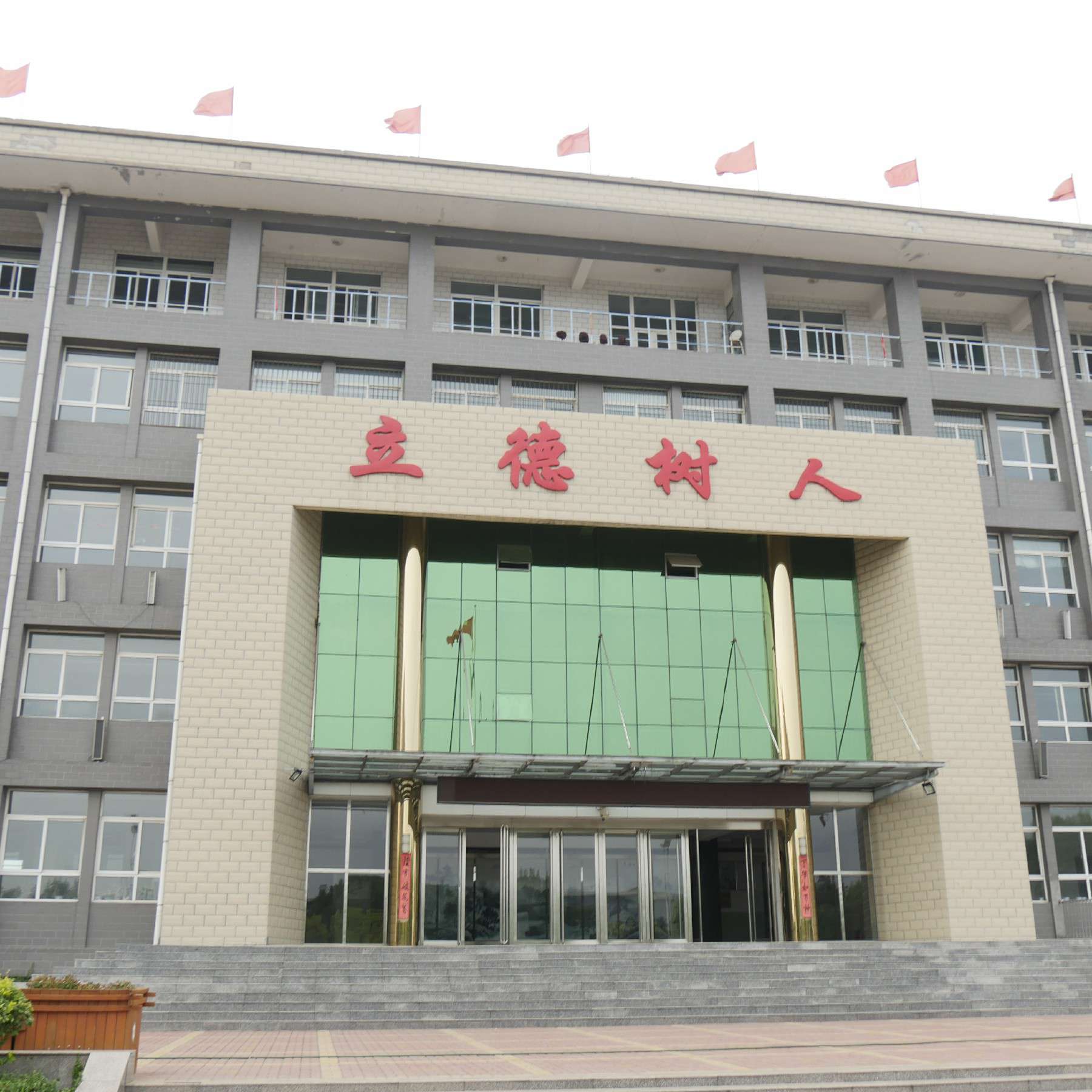 湖南湘军高级中学复读学费 长沙市三批次中学（公办）有什么？费用多少？