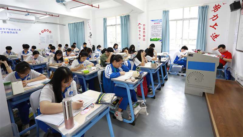 湘军高级中学复读费用多少 长沙复读中学招生简章（湖南复读中学排行和费用）