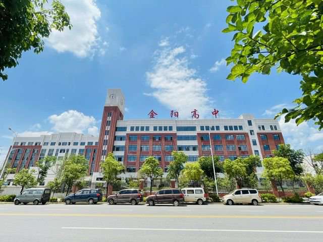 长沙市金海高级中学高一 长沙新增一所高级中学，可容纳3000名学生，金秋招生600人