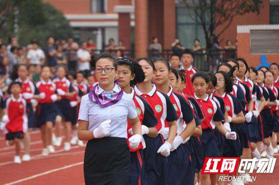 长沙市金海高级中学军训 张家界金海实验学校新生军训表演精彩纷呈